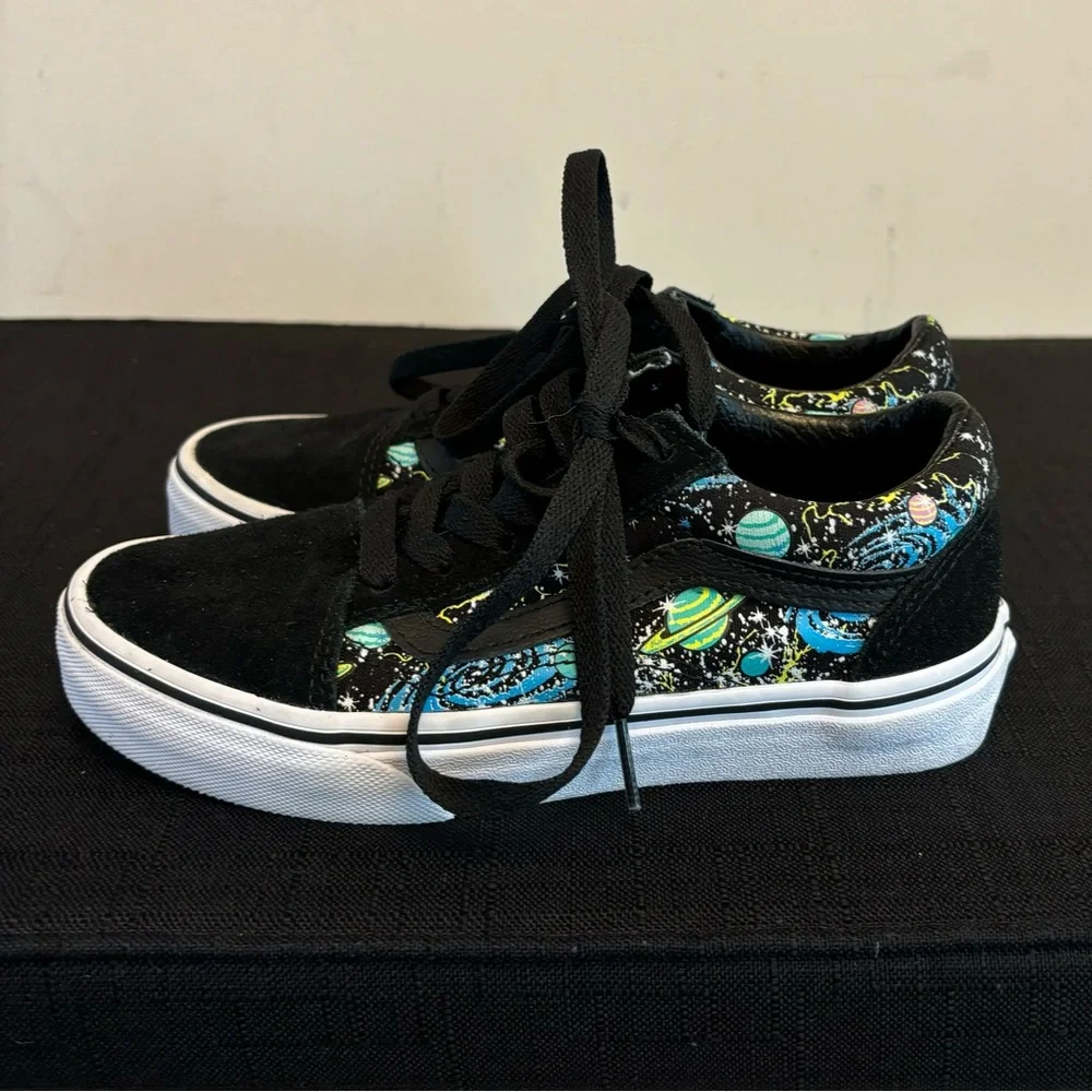 Vans Kids Old Skool Shoe, size 2.5